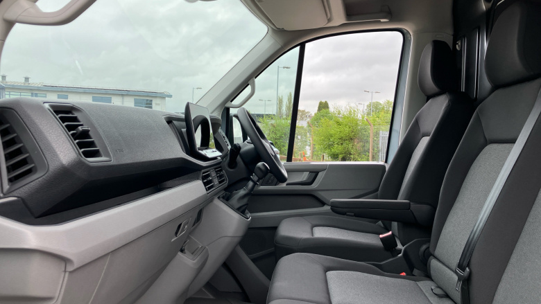 Volkswagen Crafter Cr35 Mwb Diesel Fwd 2.0 TDI 140PS Commerce Plus High Roof Van